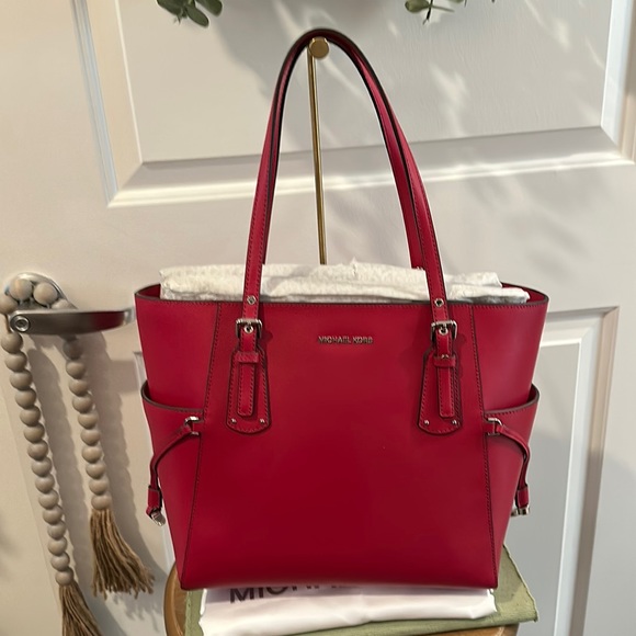 AUTHENTIC Michael Kors Voyager Tote Bag in Dark Raspberry, NWT - Picture 2 of 16